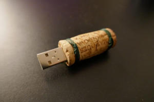 USB Stick im Korken