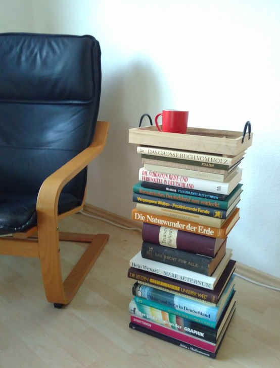 Büchertisch